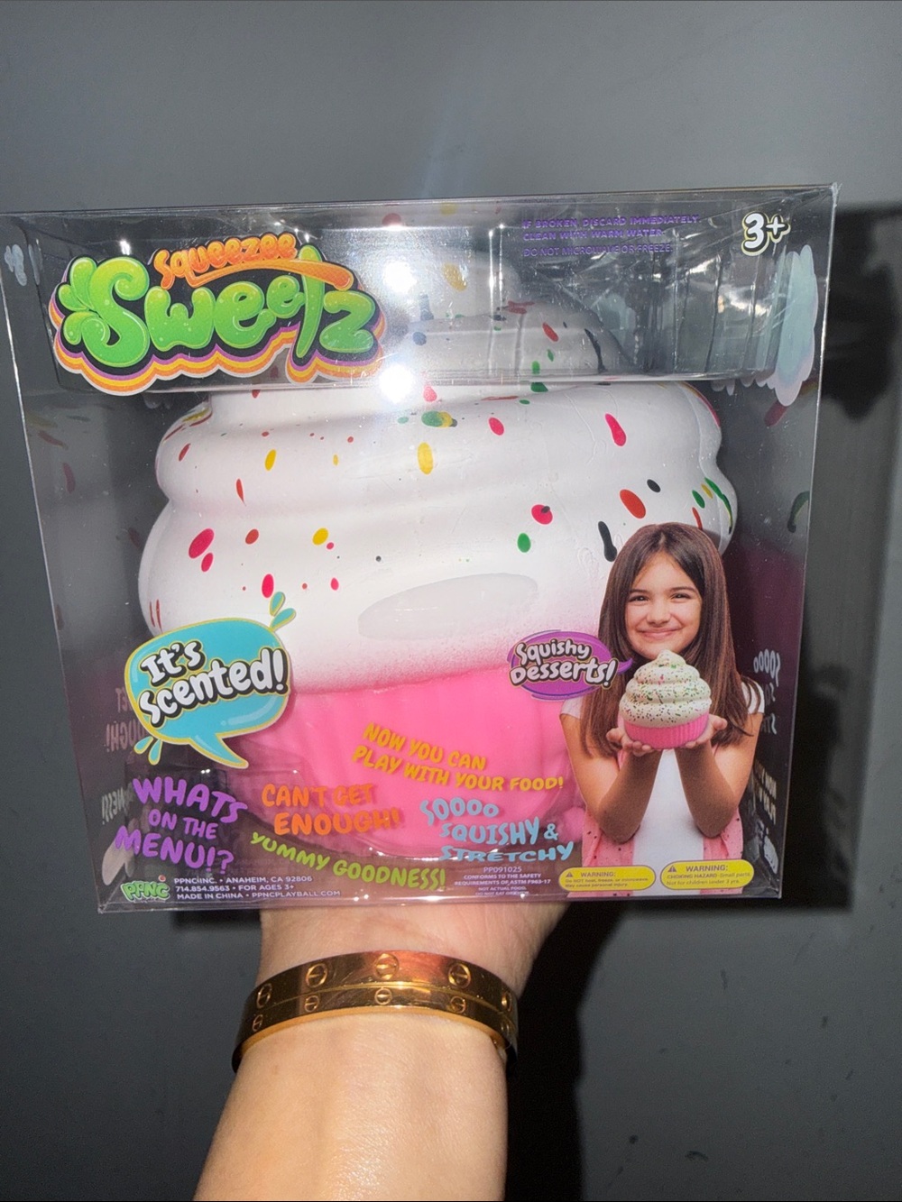 NEW Squeezee Sweetz Pink 💕 Cupcake 🧁 Squishy Jumbo Scented Slow Rise RARE